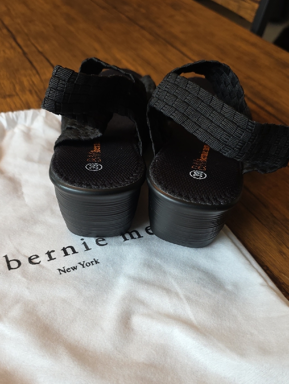 bernie mev. Criss Cross Slingback Mule - Black - Picture 5 of 5